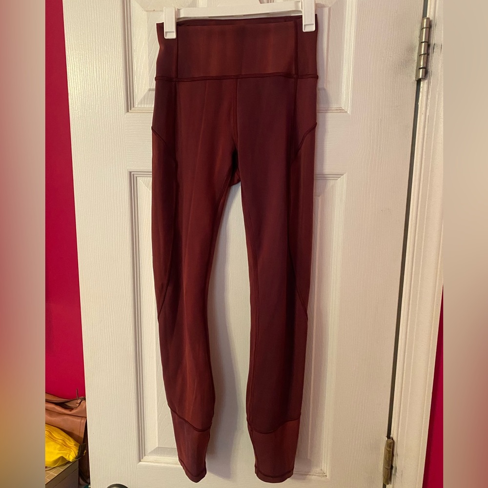 lululemon In Movement Tight Everlux Size 2 in Linear Spray Dye White Garnet